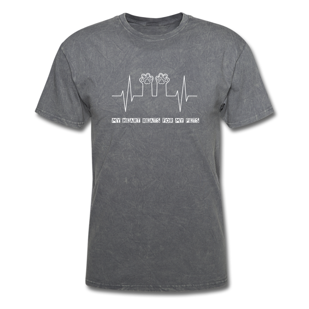My heart beats for my pets Men's T-Shirt - mineral charcoal gray